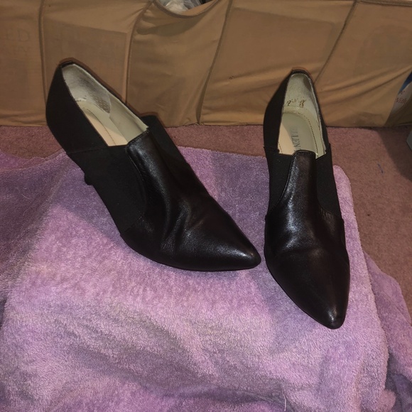 Comfortable Black Leather Sophisticated ankle booties 1920 pointed kitten heels - Picture 11 of 13